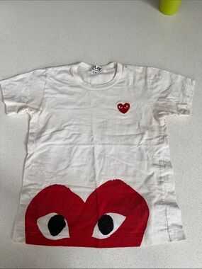 PLAY White Short-Sleeve Tee with Red Heart Motif